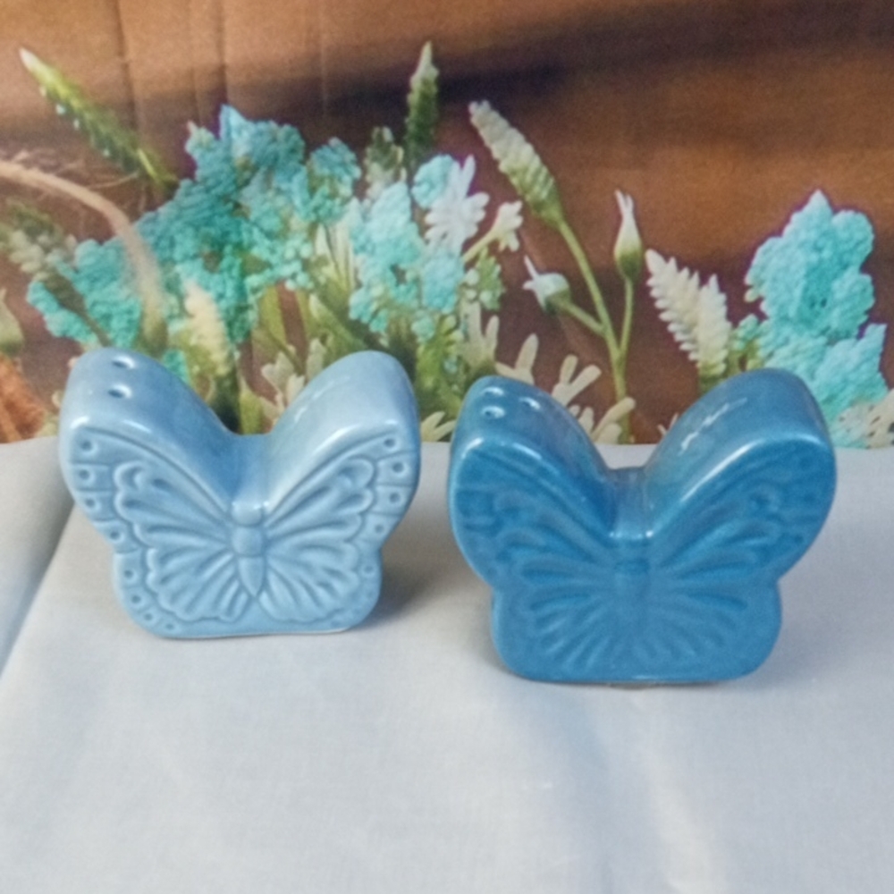 🏠🍒 Dolly Parton Blue Butterfly Salt and Pepper Shaker Set